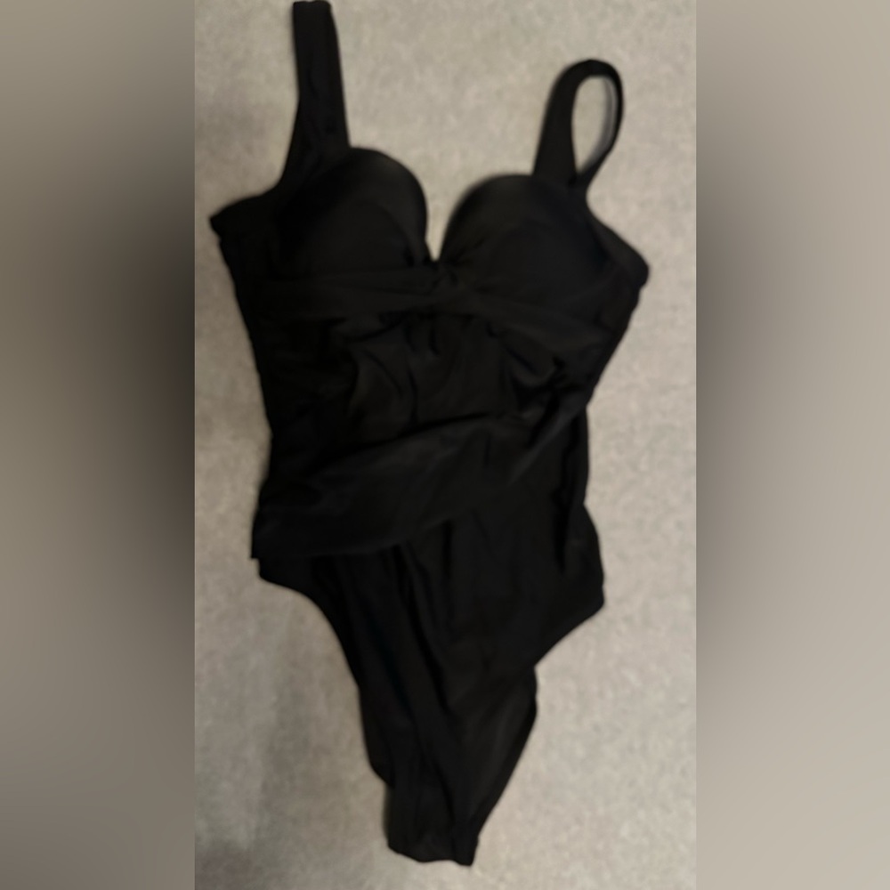 NWT CUPSHE One Piece Swimsuits V Neck Twist Ruched Tummy Control black size S